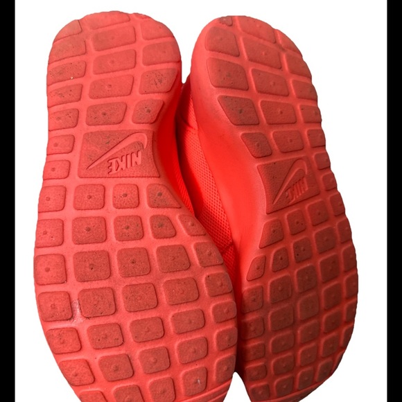 Nike Roshe One Women's Running Shoes - Total Crimson / Bright Red-Orange - Picture 2 of 4